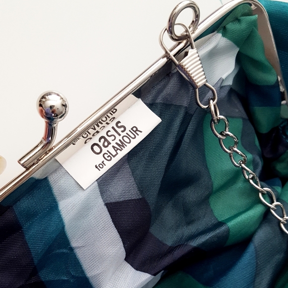 FREE🎈Oasis🍃Green Silky Evening Bag| Handbag| Clutch - Picture 2 of 4